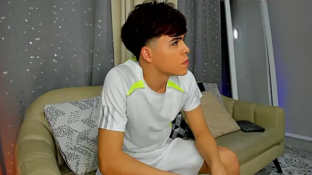 Snapshot of justinbiler chatting on March 21, 2:28 am justinbiler online show from March 21, 2:28 am