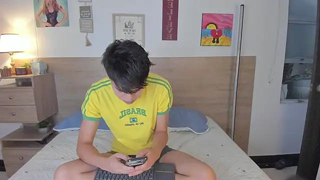 Snapshot of justinbiler chatting on October 6, 12:24 pm justinbiler online show from October 6, 12:24 pm