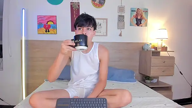 Snapshot of justinbiler chatting on October 12, 12:48 pm justinbiler online show from October 12, 12:48 pm