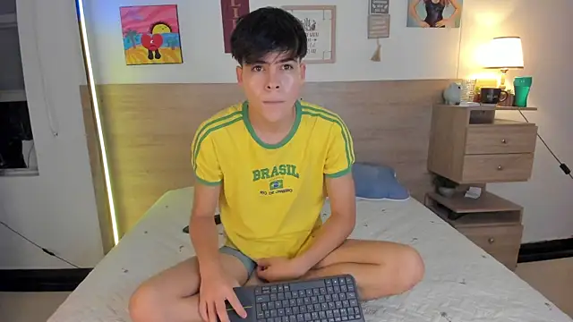 Snapshot of justinbiler chatting on October 13, 11:43 am justinbiler online show from October 13, 11:43 am