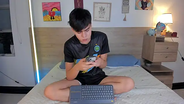 Snapshot of justinbiler chatting on October 17, 12:41 pm justinbiler online show from October 17, 12:41 pm