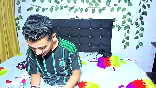 Alexander and Xiao online show from December 9, 2:02 am