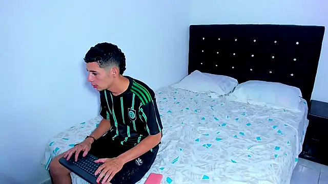 Alexander and Xiao online show from January 31, 2:37 am