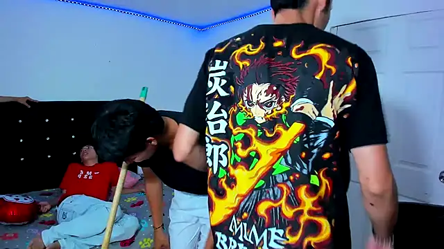 Alexander and Xiao online show from March 5, 9:59 pm