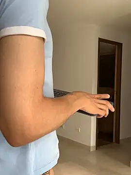 Snapshot of Julifoxx chatting on December 16, 8:16 pm Julifoxx online show from December 16, 8:16 pm