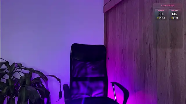 Snapshot of Julifoxx chatting on December 28, 12:26 am Julifoxx online show from December 28, 12:26 am