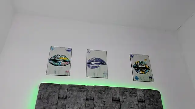 Snapshot of Julifoxx chatting on March 19, 11:03 pm Julifoxx online show from March 19, 11:03 pm