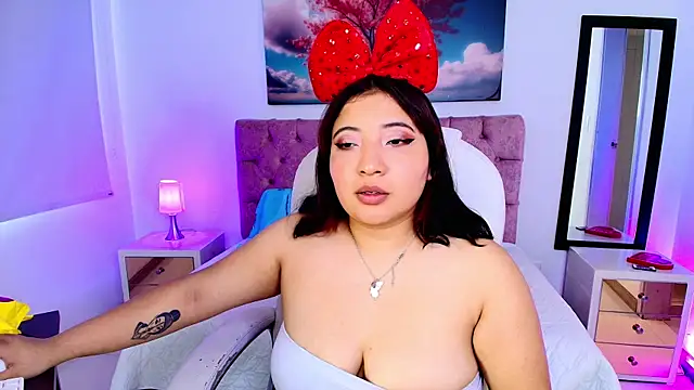 Snapshot of Emma_monserrat chatting on October 6, 8:28 pm Emma monserrat online show from October 6, 8:28 pm