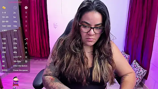 Snapshot of Sharon_hils chatting on December 30, 7:53 pm Sharon hils online show from December 30, 7:53 pm