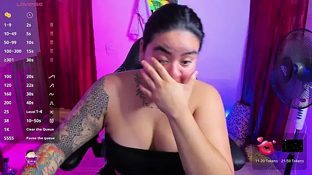 Snapshot of Sharon_hils chatting on January 16, 3:35 pm Sharon hils online show from January 16, 3:35 pm