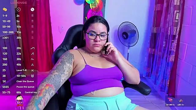 Snapshot of Sharon_hils chatting on February 17, 7:31 pm Sharon hils online show from February 17, 7:31 pm