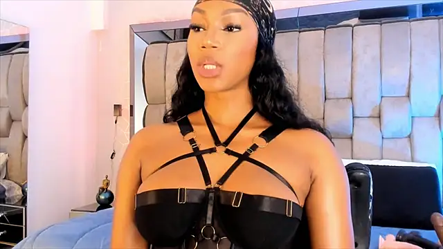 Snapshot of ChaynnaCooper chatting on January 22, 3:18 pm ChaynnaCooper online show from January 22, 3:18 pm