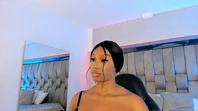 Snapshot of ChaynnaCooper chatting on February 12, 3:27 pm ChaynnaCooper online show from February 12, 3:27 pm