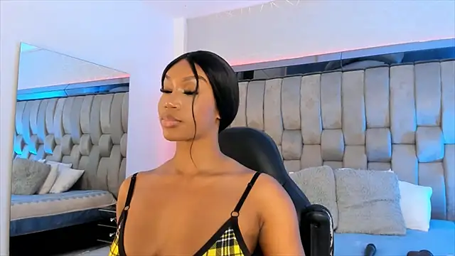 Snapshot of ChaynnaCooper chatting on February 13, 12:00 pm ChaynnaCooper online show from February 13, 12:00 pm