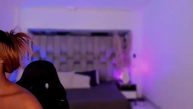 ChaynnaCooper online show from February 28, 4:24 am