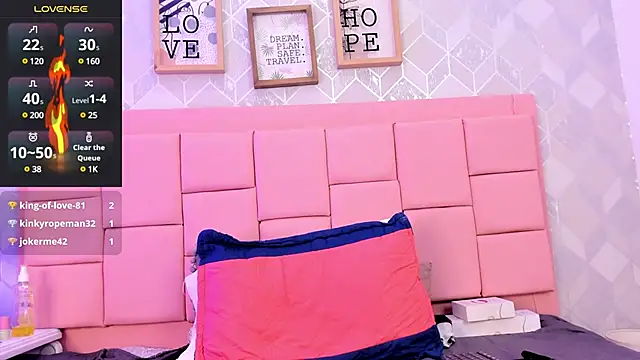 Snapshot of SamanthaFerrer__ chatting on January 3, 9:05 pm SamanthaFerrer online show from January 3, 9:05 pm