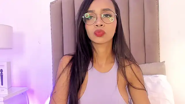 Snapshot of SamanthaFerrer__ chatting on February 4, 7:44 pm SamanthaFerrer online show from February 4, 7:44 pm