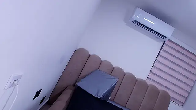 nicol f online show from April 14, 3:01 am