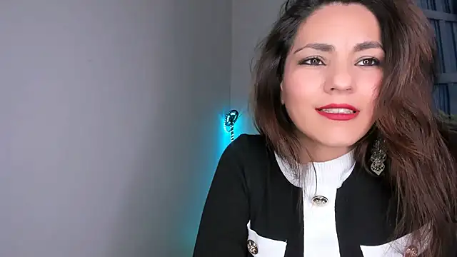 Snapshot of Chanel_shaw chatting on October 28, 5:37 pm Chanel shaw online show from October 28, 5:37 pm