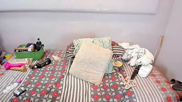 latinasexymoon online show from February 25, 8:41 pm