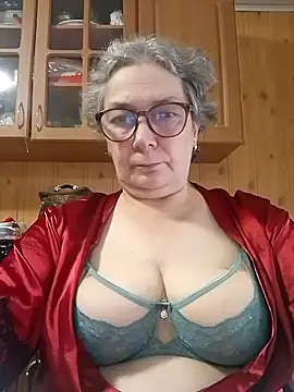 Snapshot of IrinaSweet54 chatting on November 1, 8:27 am IrinaSweet54 online show from November 1, 8:27 am