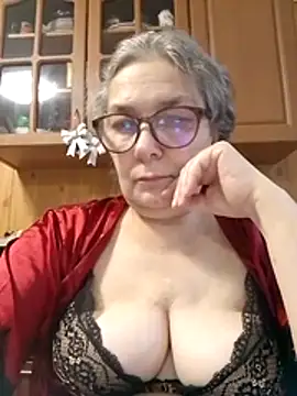 Snapshot of IrinaSweet54 chatting on December 4, 8:12 am IrinaSweet54 online show from December 4, 8:12 am