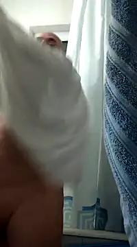 Snapshot of intx800 chatting on December 9, 3:29 am intx800 online show from December 9, 3:29 am