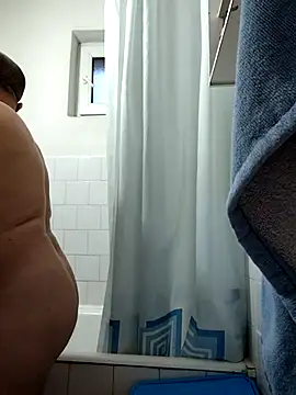 Snapshot of intx800 chatting on January 7, 2:51 pm intx800 online show from January 7, 2:51 pm