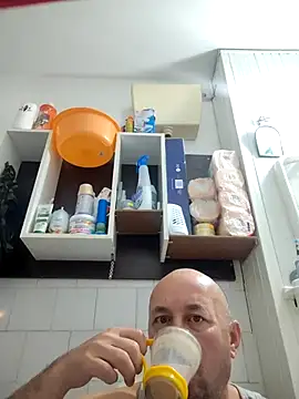 Snapshot of intx800 chatting on November 3, 3:19 am intx800 online show from November 3, 3:19 am