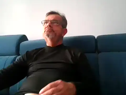 Snapshot of axecoman60 chatting on February 1, 8:50 am axecoman60 online show from February 1, 8:50 am