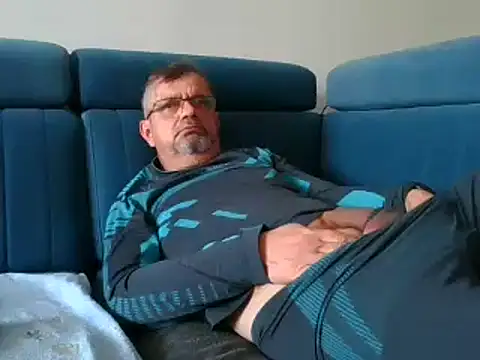 Snapshot of axecoman60 chatting on February 22, 1:46 pm axecoman60 online show from February 22, 1:46 pm