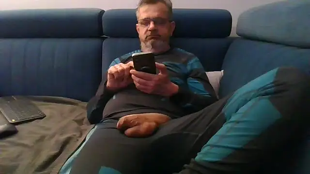 Snapshot of axecoman60 chatting on March 10, 6:56 pm axecoman60 online show from March 10, 6:56 pm