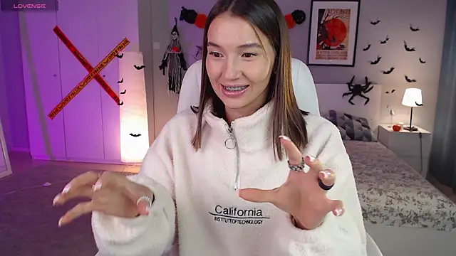 Snapshot of Bellla_Haddid chatting on October 24, 1:46 am Bellla Haddid online show from October 24, 1:46 am