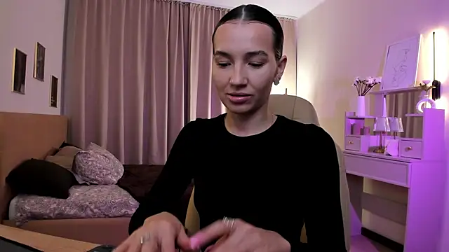 Snapshot of Bellla_Haddid chatting on November 14, 1:48 am Bellla Haddid online show from November 14, 1:48 am