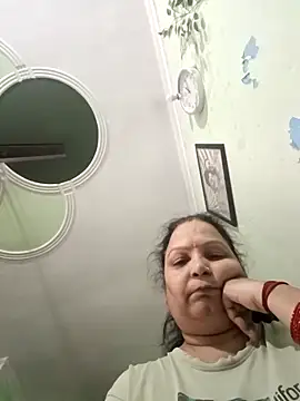 Snapshot of Kavya_kapoor chatting on November 21, 7:40 am Kavya kapoor online show from November 21, 7:40 am