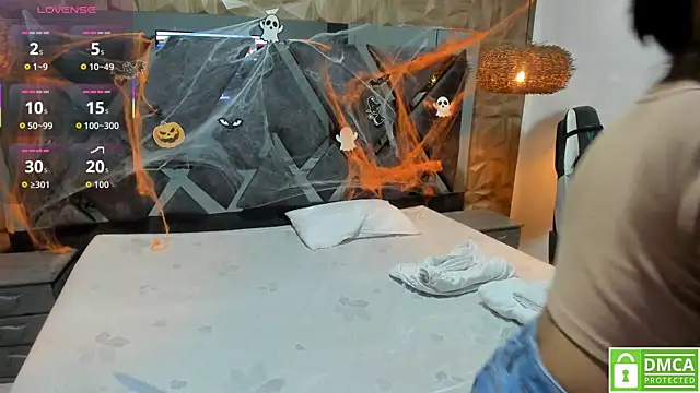 Snapshot of Rose_Evans__ chatting on November 2, 4:59 am Rose Evans online show from November 2, 4:59 am