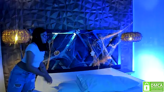 Snapshot of Rose_Evans__ chatting on November 4, 4:22 am Rose Evans online show from November 4, 4:22 am