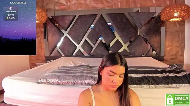 Snapshot of Rose_Evans__ chatting on December 14, 5:02 am Rose Evans online show from December 14, 5:02 am