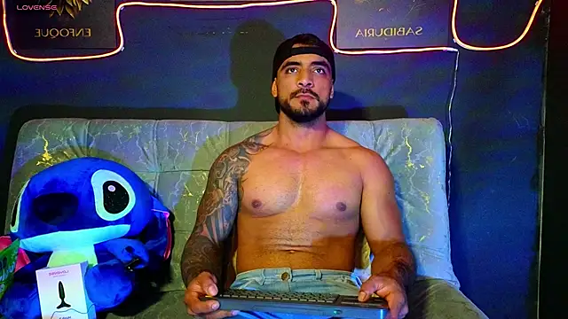 Snapshot of ERIC_HARRISON chatting on November 15, 10:15 pm ERIC HARRISON online show from November 15, 10:15 pm