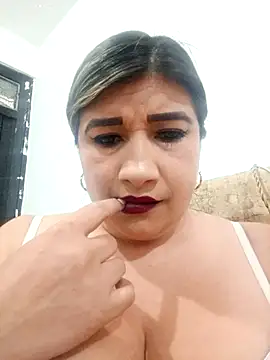 Snapshot of Hannahcandyy chatting on October 31, 12:44 am Hannahcandyy online show from October 31, 12:44 am