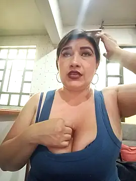 Snapshot of Hannahcandyy chatting on November 6, 10:10 pm Hannahcandyy online show from November 6, 10:10 pm