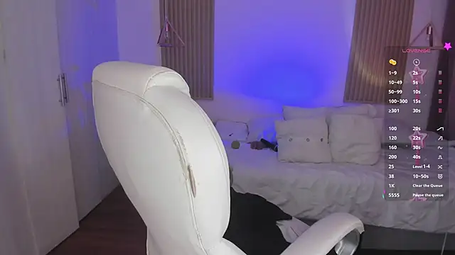 Kendall Bunnyy online show from September 16, 8:21 pm