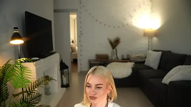 Heidi11 online show from April 24, 3:36 pm