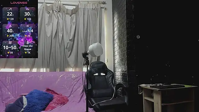 Snapshot of kitty_queen10 chatting on January 19, 12:42 pm kitty queen10 online show from January 19, 12:42 pm