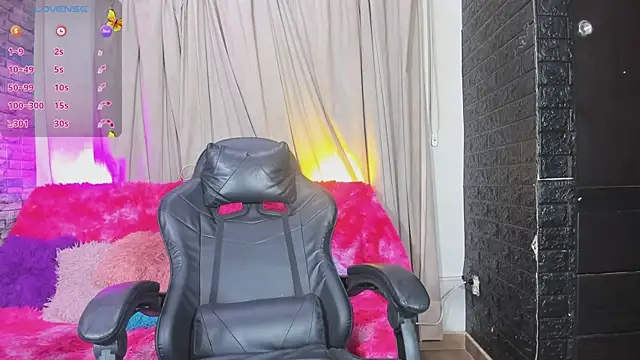 Snapshot of kitty_queen10 chatting on March 5, 4:41 am kitty queen10 online show from March 5, 4:41 am