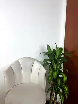 Snapshot of littlemelodi18 chatting on September 27, 12:48 am littlemelodi18 online show from September 27, 12:48 am