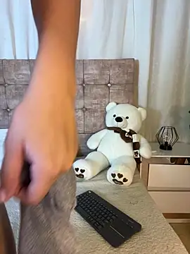 Snapshot of littlemelodi18 chatting on February 22, 11:36 pm littlemelodi18 online show from February 22, 11:36 pm