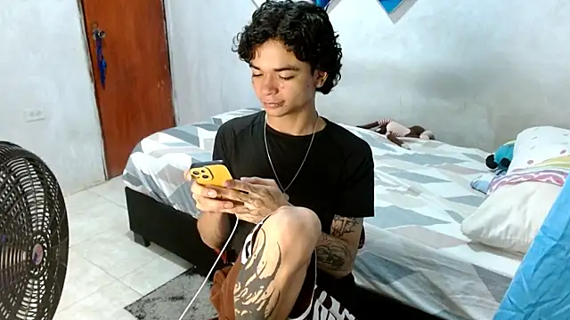 Snapshot of Lovebeng_ chatting on November 29, 12:57 am Lovebeng online show from November 29, 12:57 am