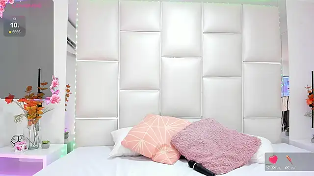 SaraDreamss online show from March 18, 8:37 pm