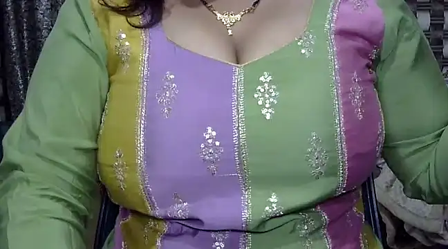 Snapshot of MONICA-LOVE chatting on December 26, 8:53 pm MONICA-LOVE online show from December 26, 8:53 pm